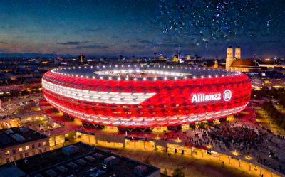 德国足球甲级联赛拜仁慕尼黑主场安联球场壮观夜景